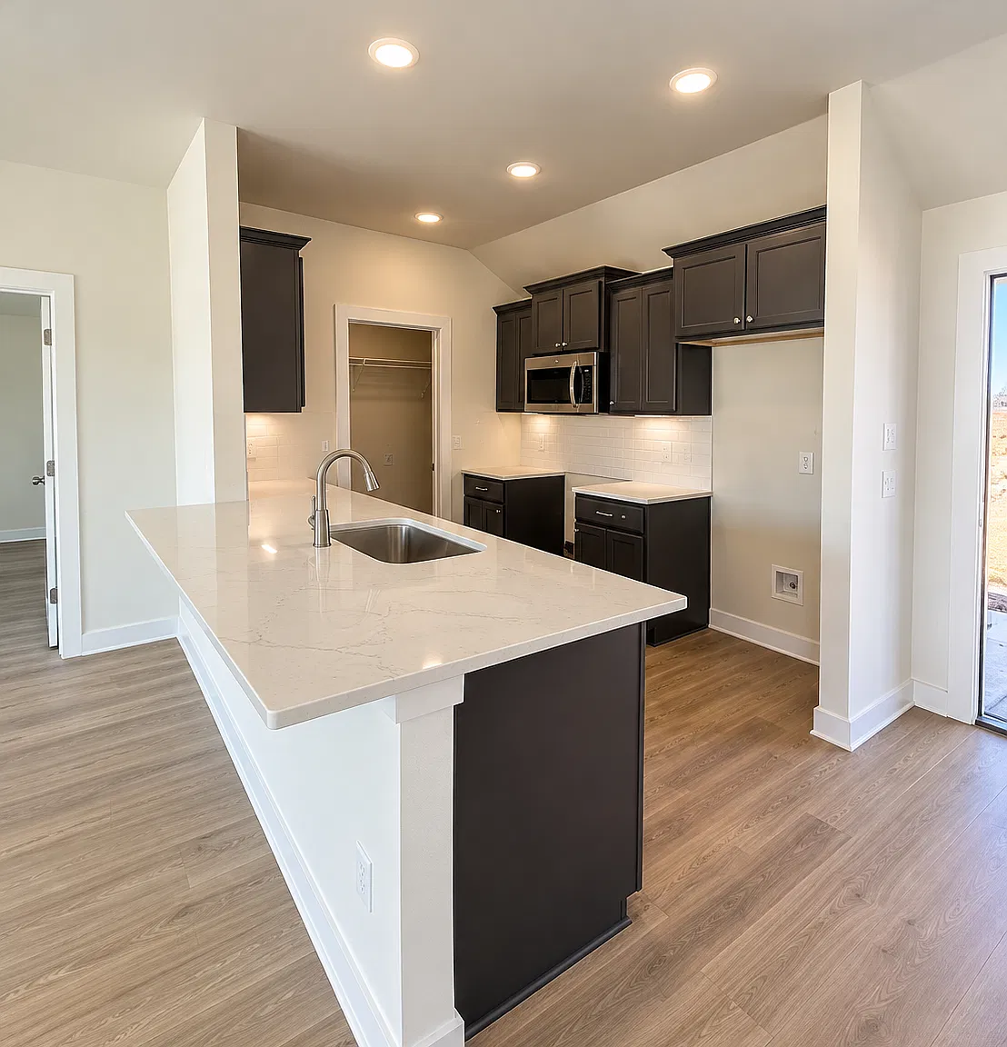 3 bed, 1200 sqft, $1,740 — Photo 4