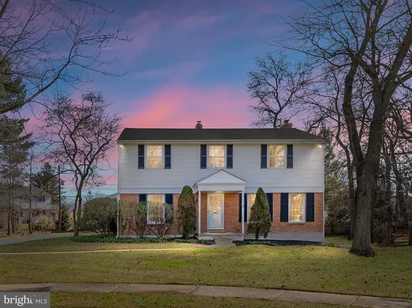 4 Honeysuckle Ct, Wilmington, DE 19810