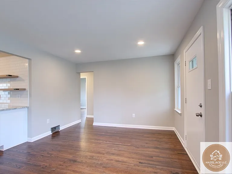 21030 Caledonia Ave #1 — Photo 3