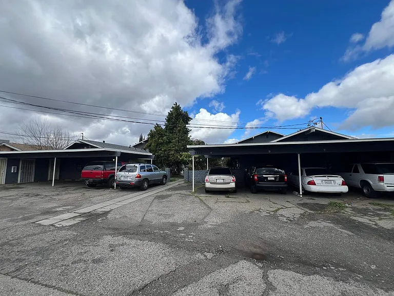 4455 E Clay Ave #C — Photo 3