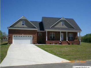 73 Abercrombie Pl, Guntersville, AL 35976