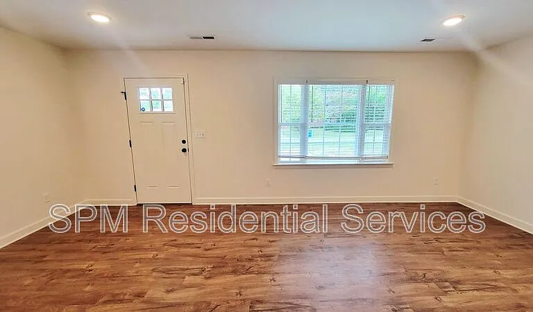 408 Pine Hills Dr — Photo 5