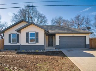 2222 W Roxbury St, Springfield, MO 65807