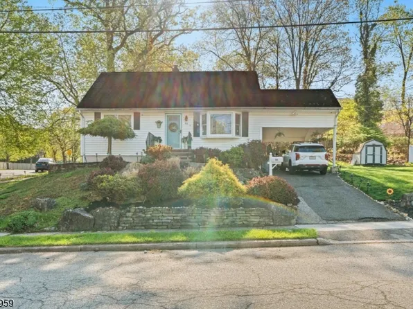 46 Pershing Pl, Woodland Park, NJ 07424