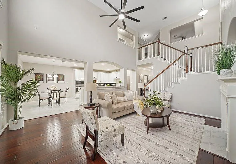 714 Coggins Point Way — Photo 13
