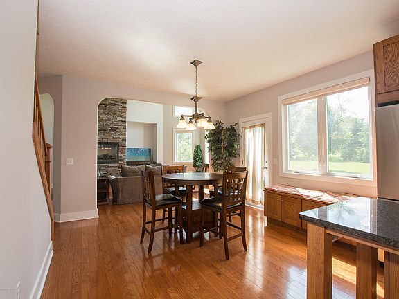 4th image of 16967 Broadview Dr