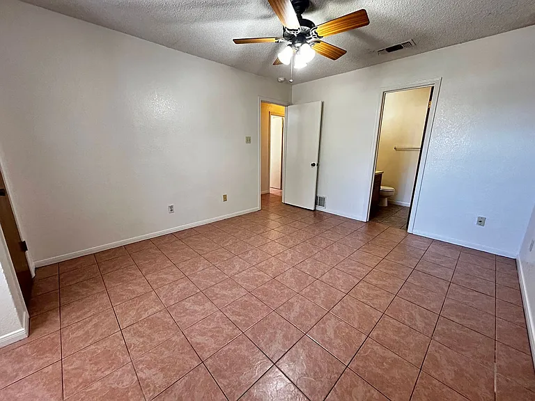 215 Bridle Dr — Photo 11