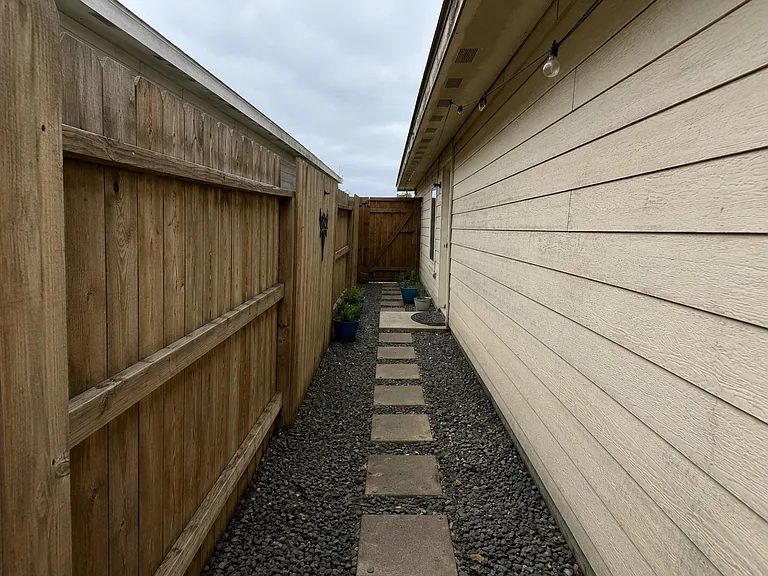 20910 Zuccala Dr — Photo 17