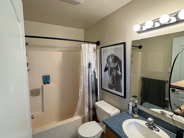 1251 W 11th Aly — Photo 8