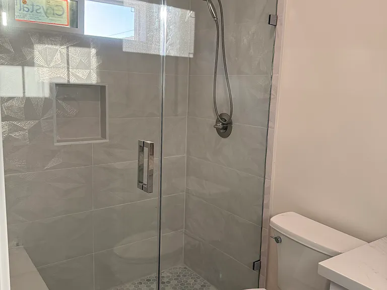 825 Bilton Way #B — Photo 30