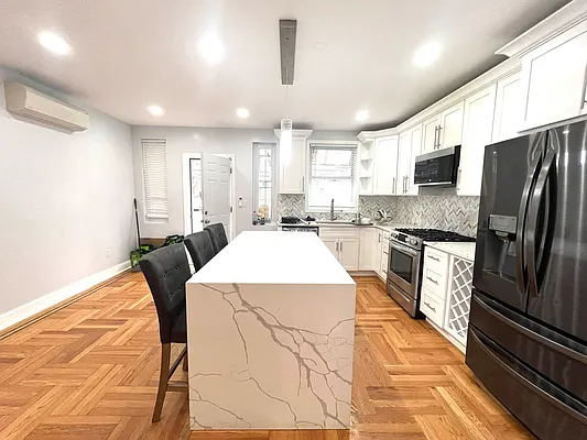 Rented by Bruma Realty LLC | media 1