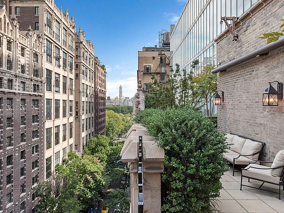 2nd image of 40 W 67th St APT 10-A
