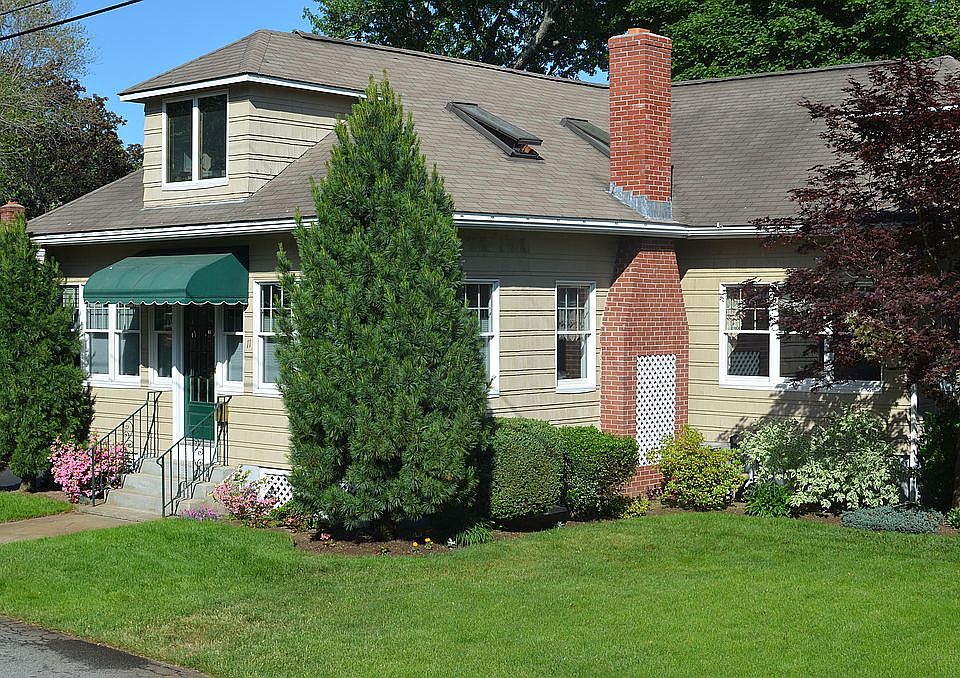 1st image of 11 Lillian Ave