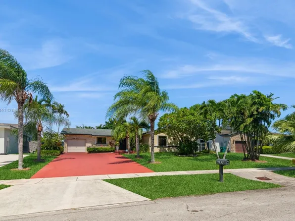 9755 SW 215th Ln, Cutler Bay, FL 33189