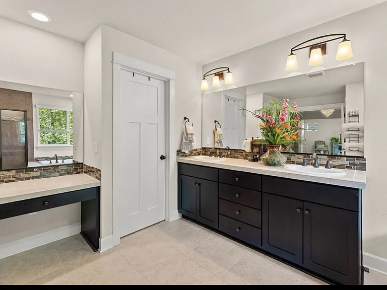 4068 NW 20th Ave — Photo 26