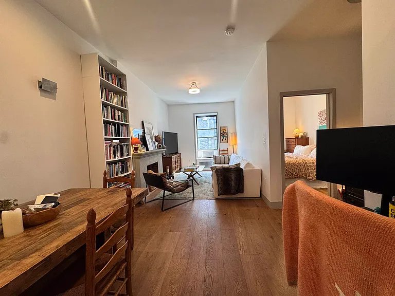45 W 68th St #4F — Photo 2