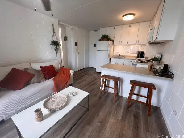 2847 Waialae Ave APT 406, Honolulu, HI 96826