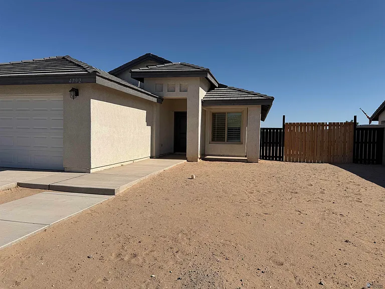 4792 E Udall Ln — Photo 2