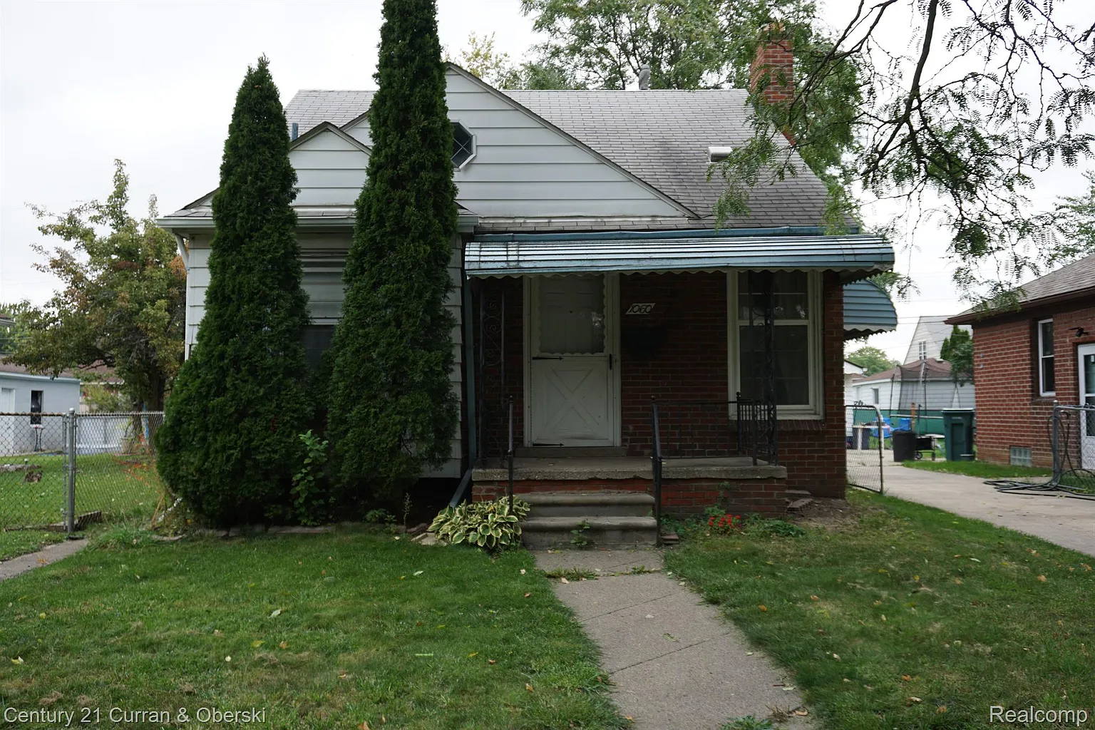 1060 Mayflower Ave photo 1