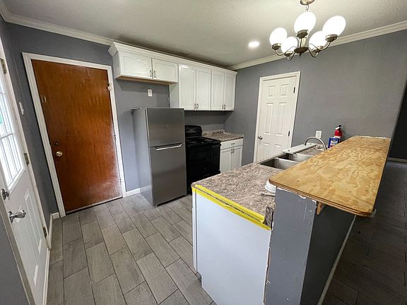 5th image of 1160 Condon St
