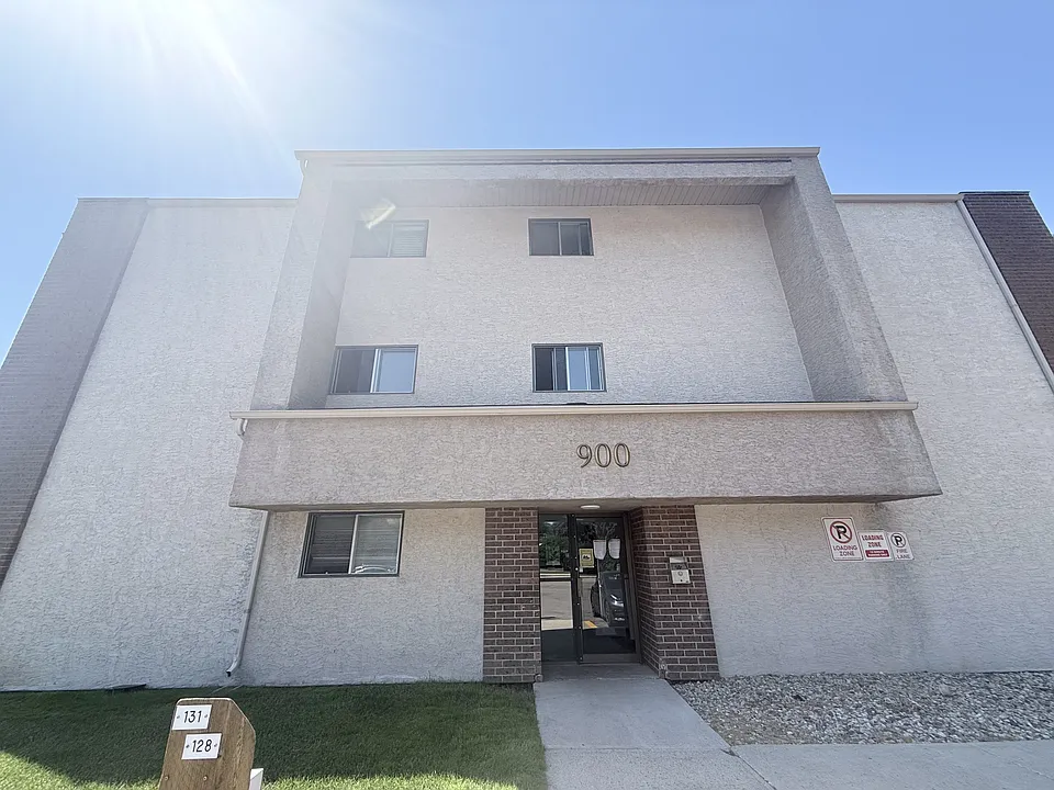 310 Stillwater Dr #914