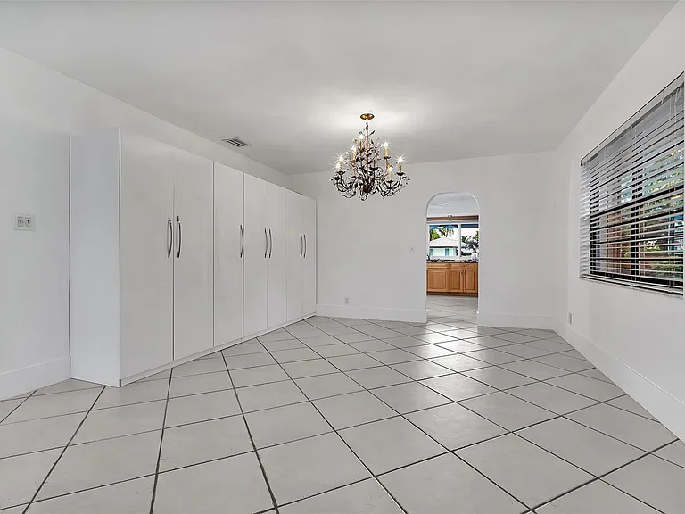 2427 Sea Island Dr — Photo 15