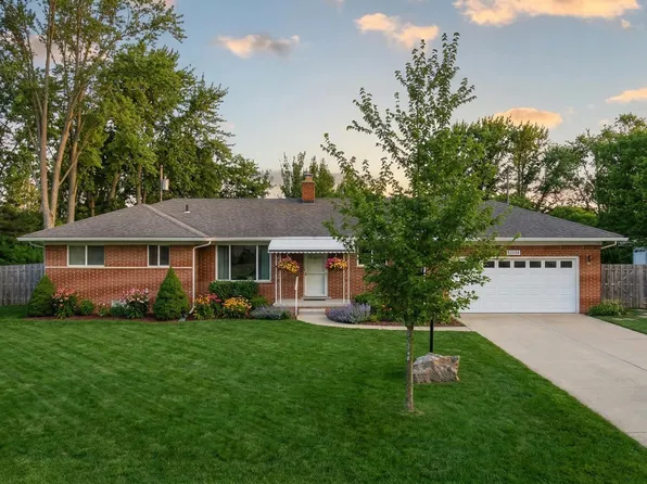 22761 Stair Dr, Clinton Township, MI 48036