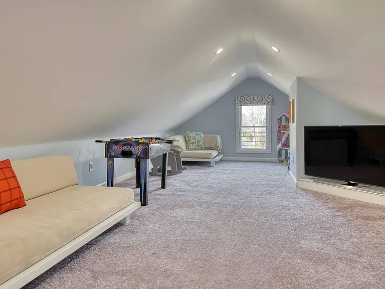 232 Hill St — Photo 23