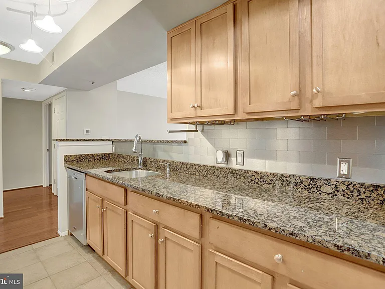 1001 N Vermont St #813 — Photo 3