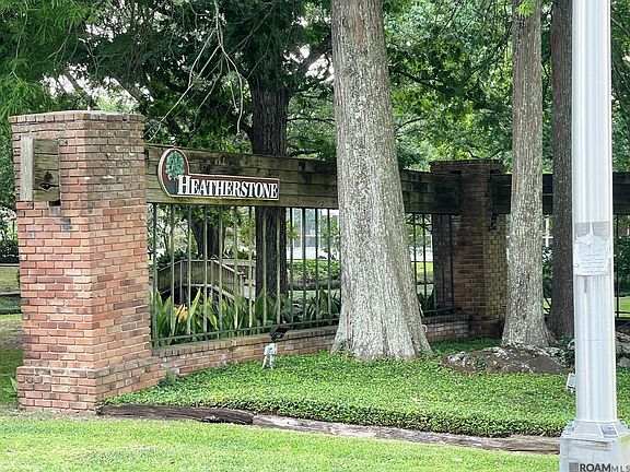2nd image of 2122 Stonehenge Ave