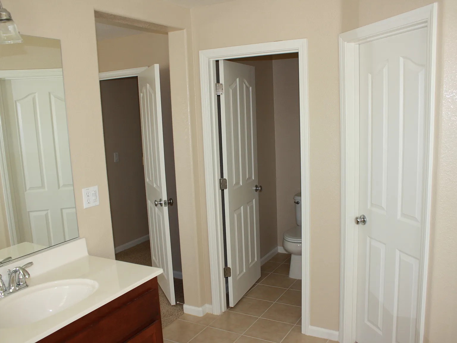 3 bed, 2.5 bath, 1462 sqft, $2,800 — Photo 4