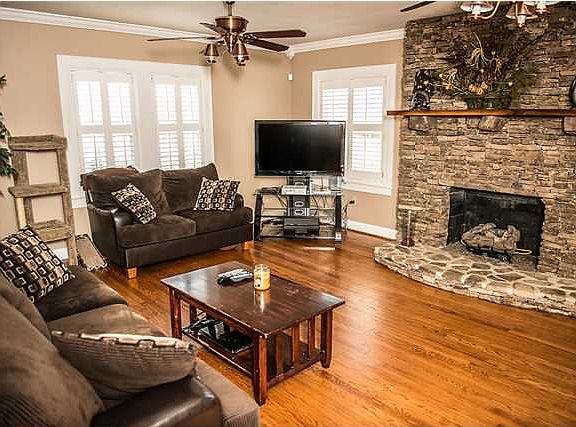2nd image of 2020 Lyndon Ave