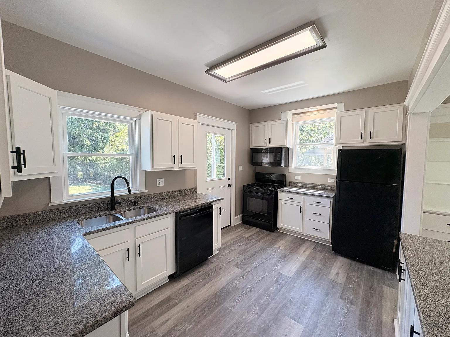 4 bed, 2.5 bath, $2,000 — Photo 2