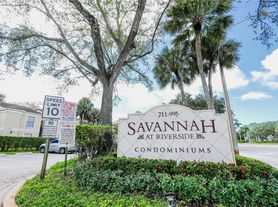 833 Riverside Dr