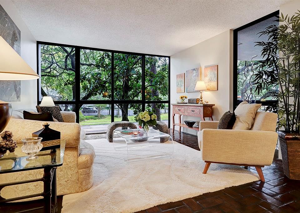 1st image of 5001 Woodway Dr Unit 206