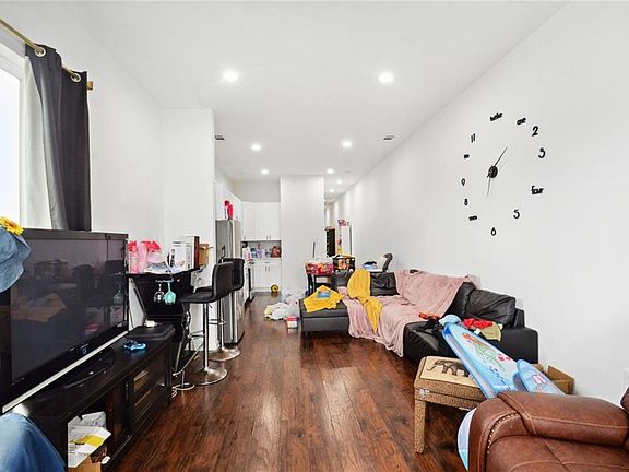 4th image of 2855-57 Law St