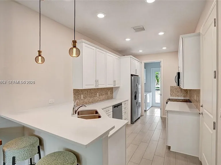 5140 Eucalyptus Dr #5 — Photo 2