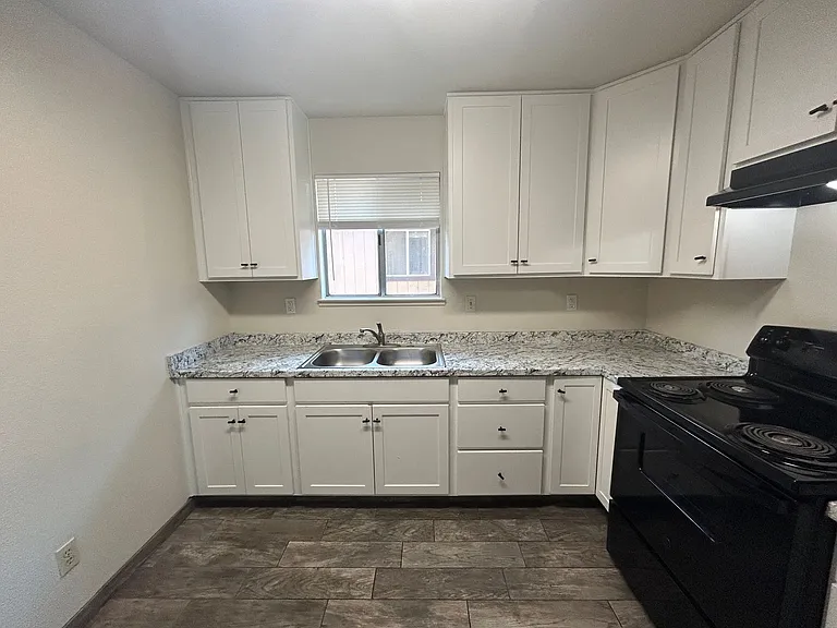 104 S Parsons Ave #E — Photo 16
