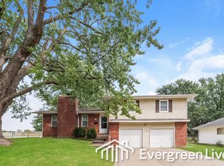 901 Colbern Dr, Belton, MO 64012