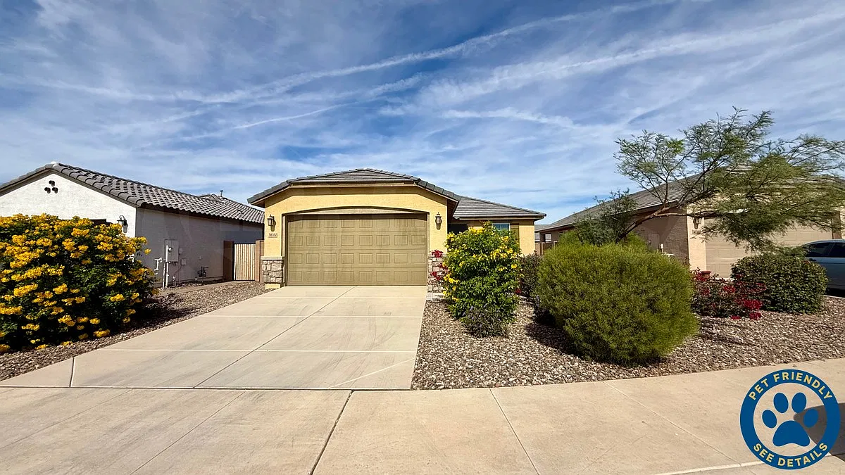 3 bed, 2.0 bath, 1402 sqft, $1,575 — Photo 1