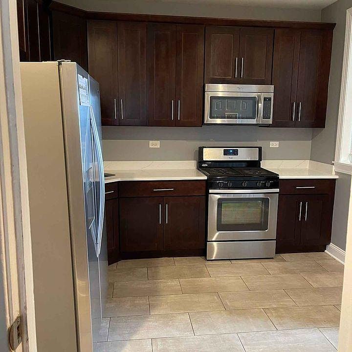 1st image of 3219 W Eastwood Ave #2