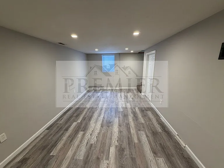 504 Westwood Dr — Photo 16