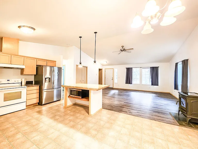 23115 Alder Dr — Photo 3