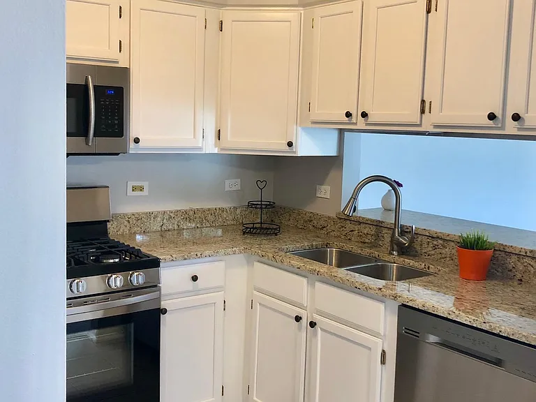 503 Orleans Ave — Photo 9