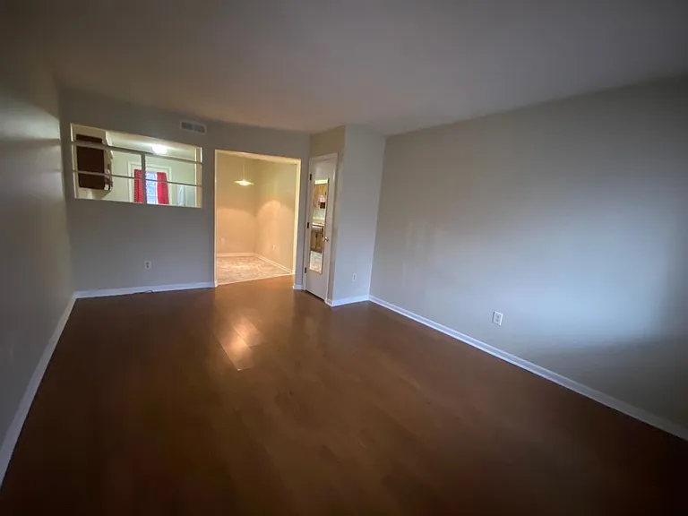 2525-2527 E Heying Dr — Photo 3