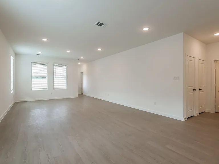 11515 Cedar Close — Photo 5