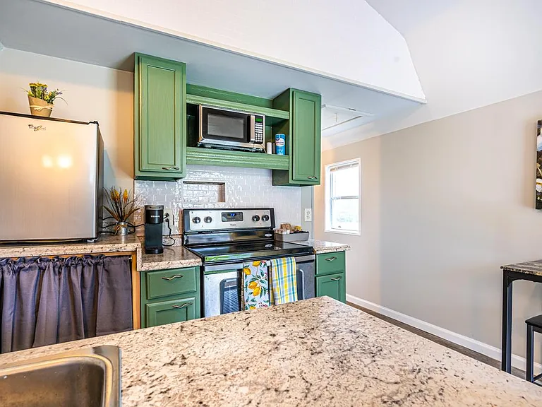 121 Forrest Dr #A — Photo 8