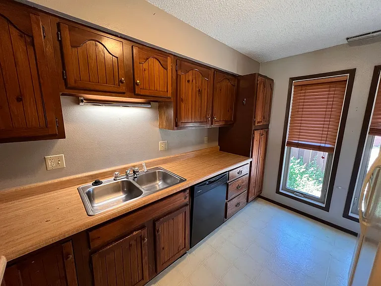434 Hawaii Ct — Photo 3