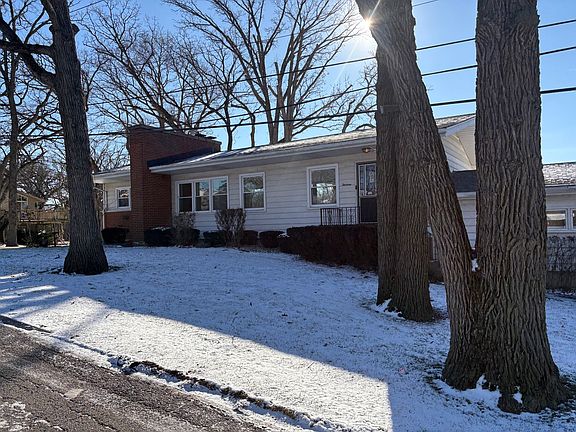 2nd image of 13 Riegel Oaks Ln