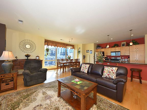5th image of 601 E Ogden Ave Unit 701